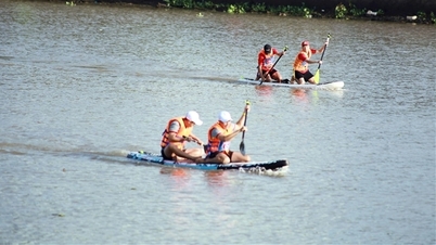 Plus de 200 athlètes se sont affrontés avec acharnement lors de la course de SUP Can Tho City Open.