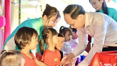 Thai Nguyen menghabiskan 37,7 miliar VND untuk memberikan hadiah Tet kepada orang-orang yang berjasa dan kelompok rentan.