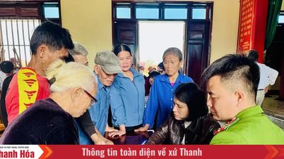 De provincie Thanh Hoa deelt geschenken uit van de partij en de staat: vreugde komt naar de mensen aan de vooravond van het nieuwe jaar.