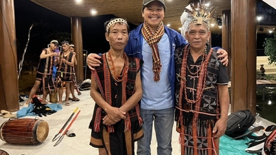 Der verdiente Künstler Hoang Duan widmet seine Bemühungen dem Projekt „Erinnerungen an das Land Co Tu“, um das Jahr 2026 willkommen zu heißen.