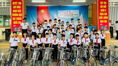 Don de 100 vélos à des élèves défavorisés de la commune de My Hiep.