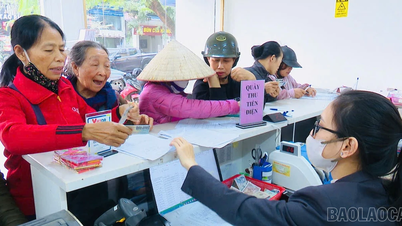 เขตวันฟู: ประชาชนกว่า 1,150 คน ได้รับของขวัญเพื่อเฉลิมฉลองการประชุมพรรคและเทศกาลตรุษจีน