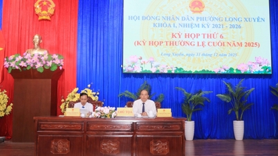Sekreteraren för Long Xuyen-distriktets partikommitté innehar posten som ordförande för distriktsfolkrådet för mandatperioden 2021-2026.