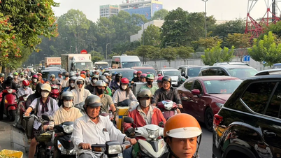 Severe traffic congestion at the gateways to Ho Chi Minh City on the last afternoon of 2025.