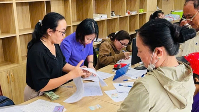 Phường Bắc Cam Ranh chi trả quà cho người có công và các đối tượng bảo trợ xã hội