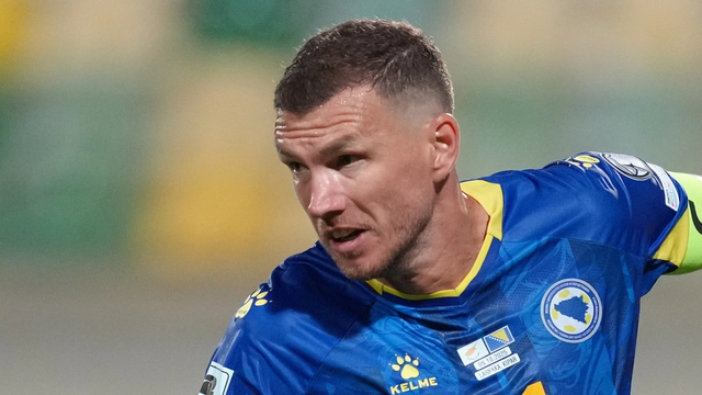 Edin Dzeko Bosna Hersek formasıyla sahada