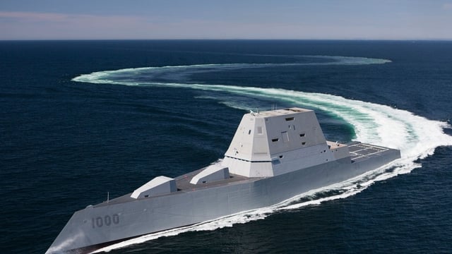 米海軍駆逐艦ズムウォルトは、極超音速ミサイルの搭載計画に苦慮している。