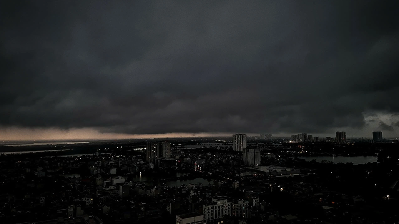 ハノイの「崩壊寸前」の暗雲の画像
