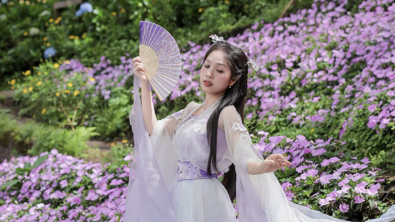 Kavárna v Dalatu zaznamenala 300% nárůst zákazníků, protože majitel si zahrál roli ve filmu o bojových uměních