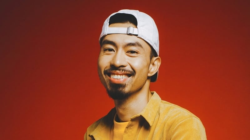 Den does not write healing music, because healing is not a burden.